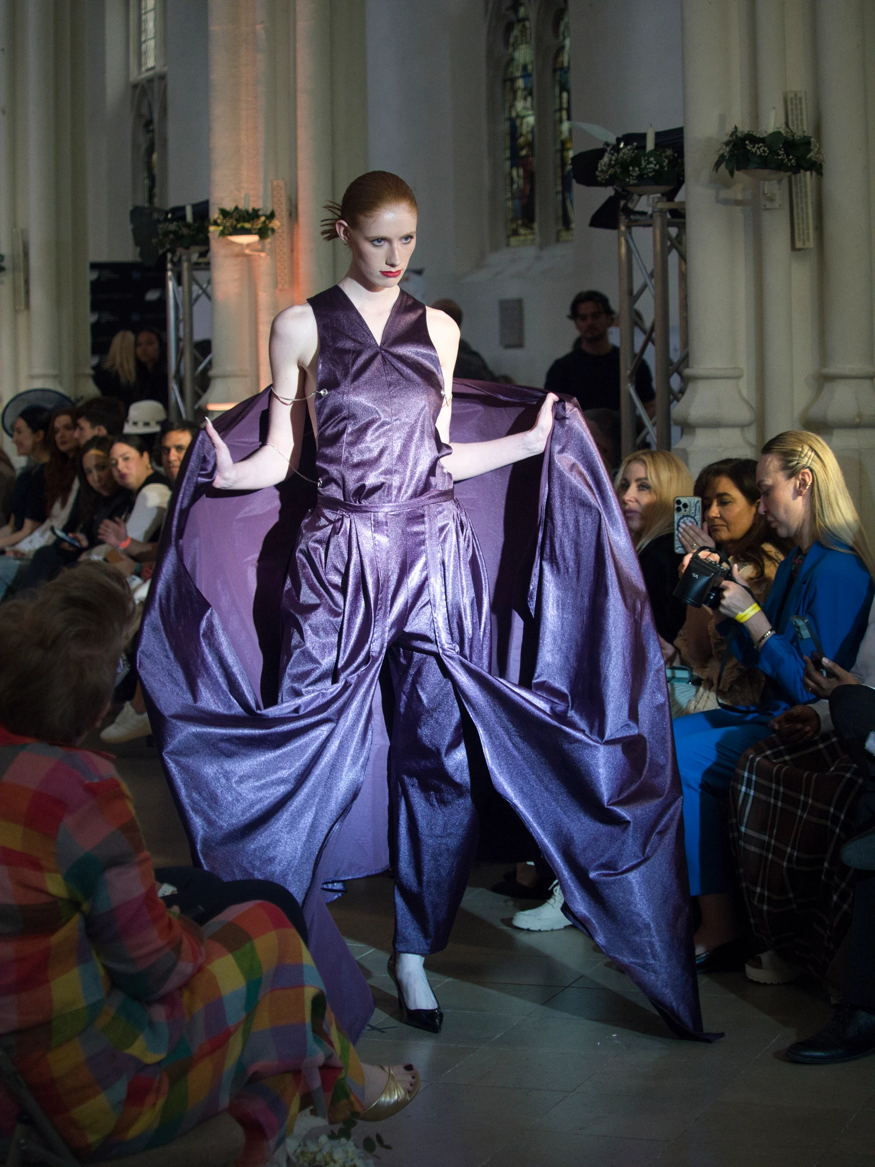 Runway cadence and sculpted fabric drapery (P4260767)
